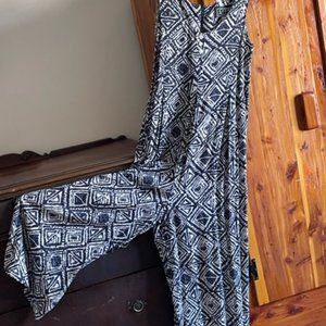 Mid-calf Cullotte Junior Size 7 - Brand is City Triangles. Navy Blue and Cream.